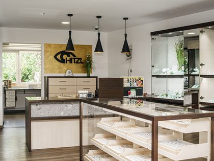 Schmuckabteilung von Hitzl in Glonn
